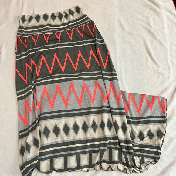 Long skirt, one size fits all - Picture 2 of 3